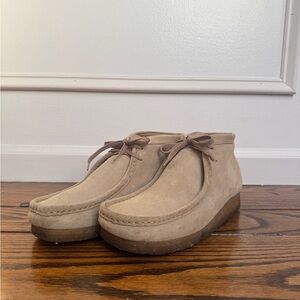 Clark’s Original Wallabee Men's Tan Suede Shoes